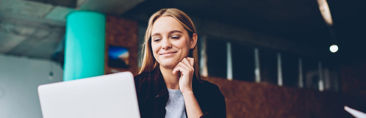 A women using a laptop